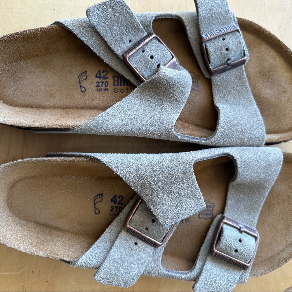 Birkenstock Men's Light Gray Suede Arizona Sandals with Copper Buckles
